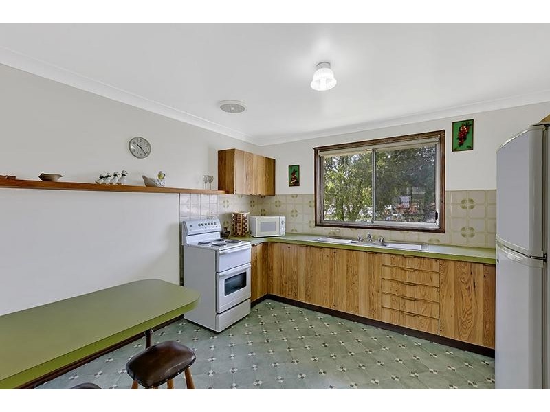 2 Pindarri Avenue, Berkeley Vale NSW 2261