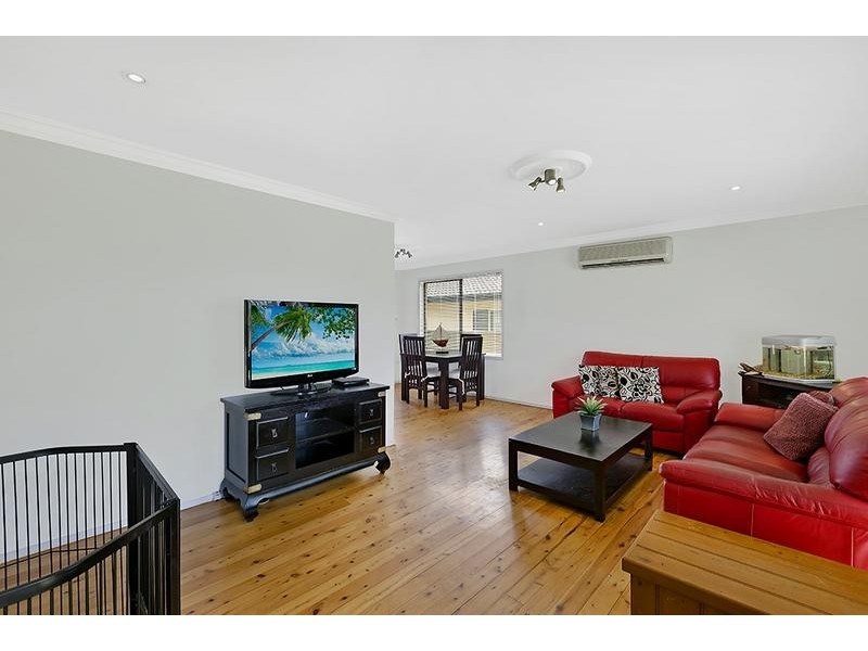 135 Kerry Crescent, Berkeley Vale NSW 2261
