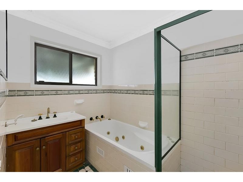 135 Kerry Crescent, Berkeley Vale NSW 2261