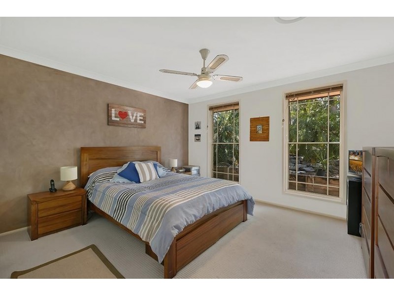 1 Castlereagh Crescent, Bateau Bay NSW 2261