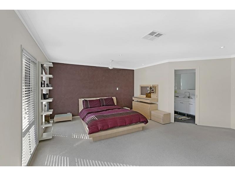 25 Stornaway Crescent, Berkeley Vale NSW 2261