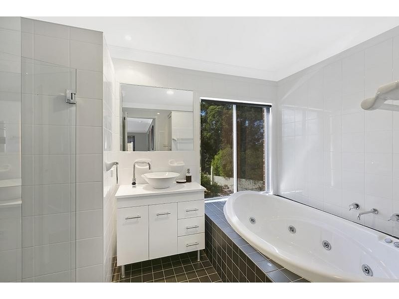 25 Stornaway Crescent, Berkeley Vale NSW 2261