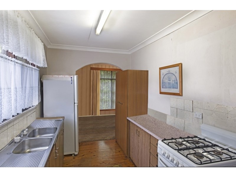 6 Kerry Crescent, Berkeley Vale NSW 2261