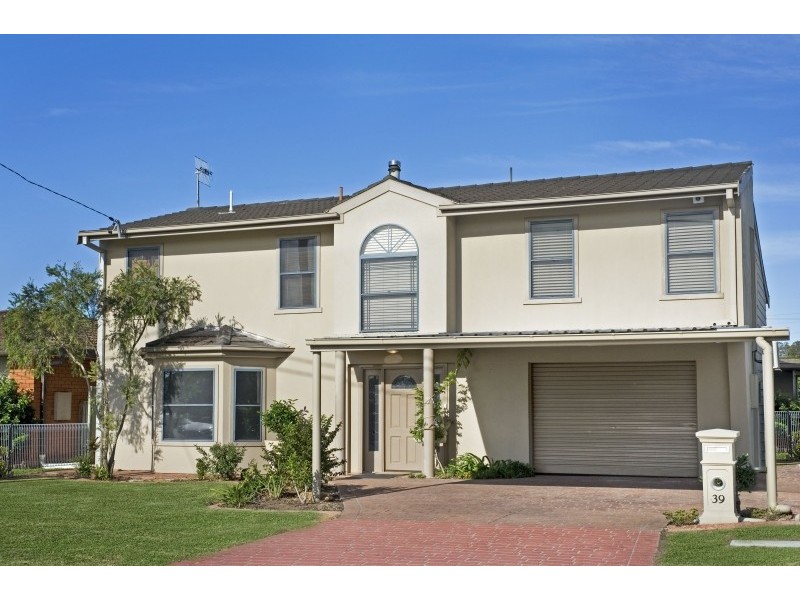 39 Kathleen White Crescent, Killarney Vale NSW 2261