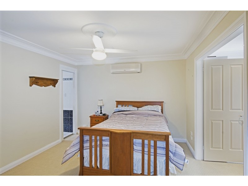 39 Kathleen White Crescent, Killarney Vale NSW 2261