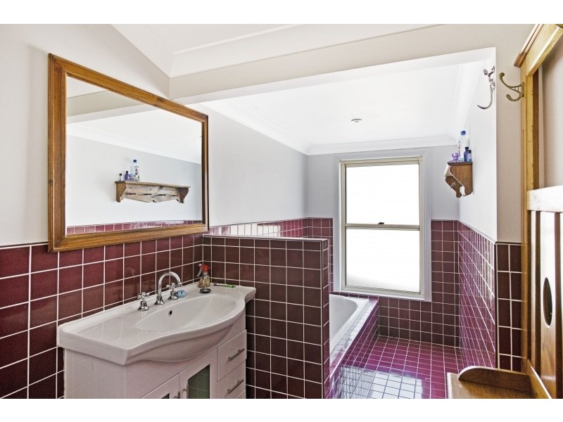 39 Kathleen White Crescent, Killarney Vale NSW 2261