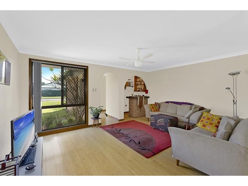 48 Gregory Street, Berkeley Vale NSW 2261