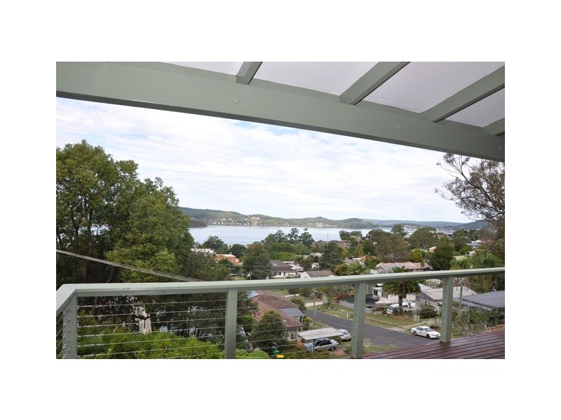 27 Hughes Street, Point Clare NSW 2250