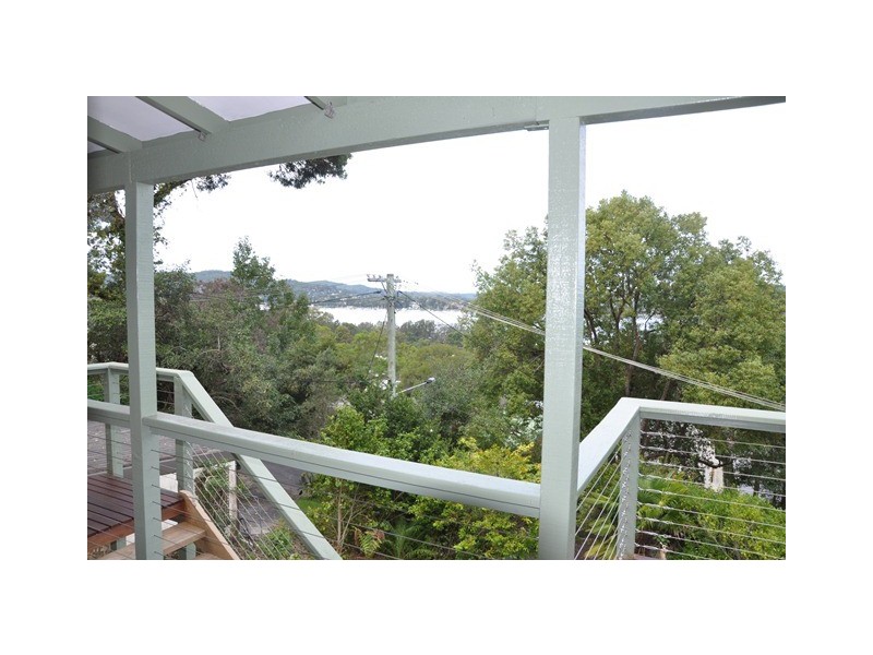 27 Hughes Street, Point Clare NSW 2250