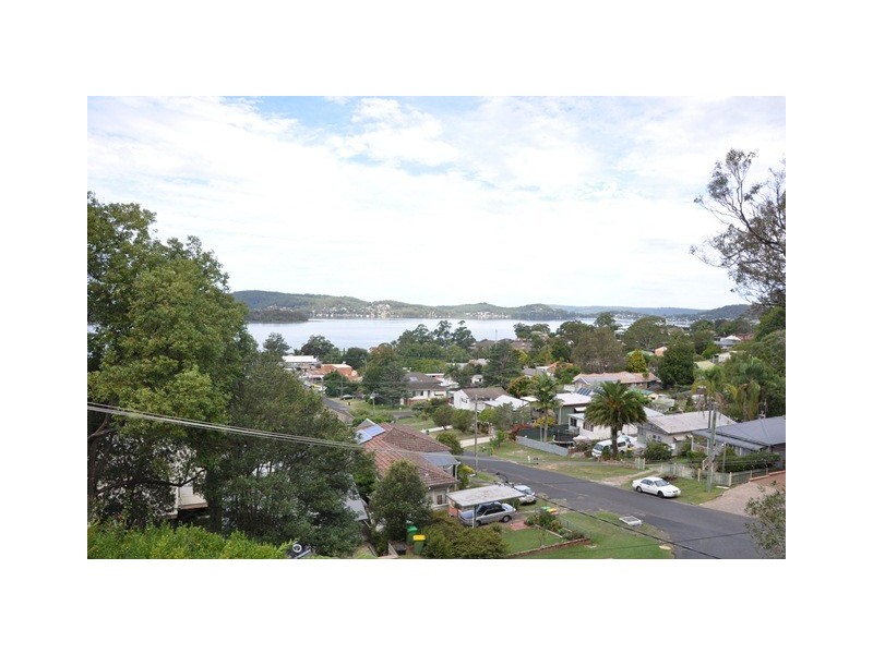 27 Hughes Street, Point Clare NSW 2250