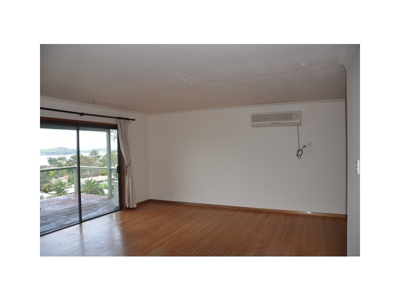 27 Hughes Street, Point Clare NSW 2250