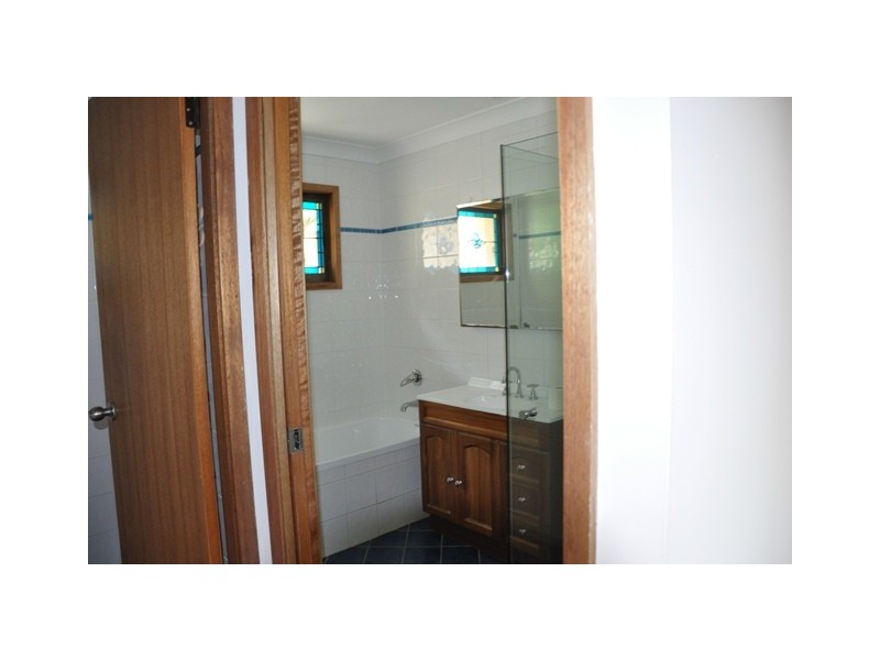 27 Hughes Street, Point Clare NSW 2250