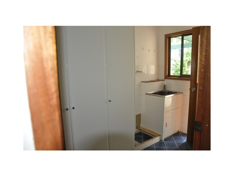 27 Hughes Street, Point Clare NSW 2250