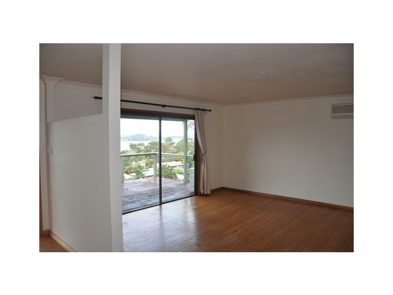 27 Hughes Street, Point Clare NSW 2250