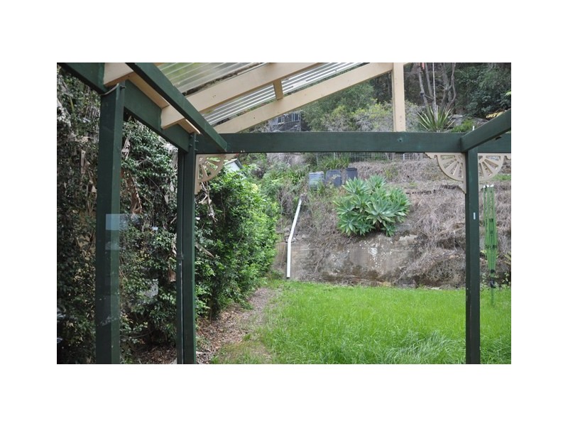 27 Hughes Street, Point Clare NSW 2250