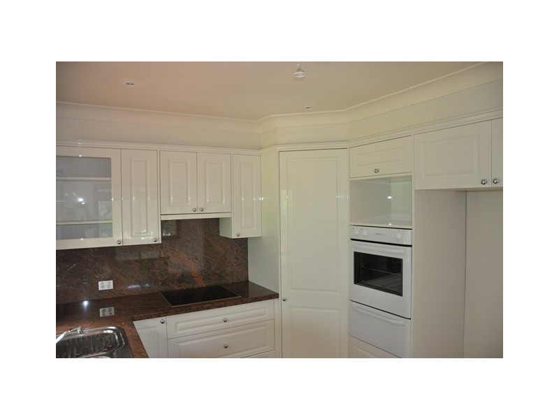 27 Hughes Street, Point Clare NSW 2250