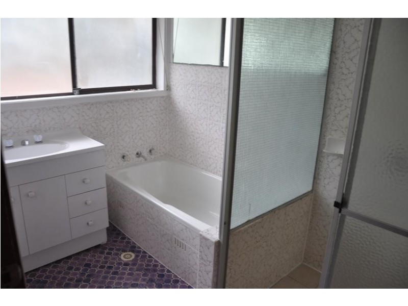 2 Promenade Avenue, Bateau Bay NSW 2261