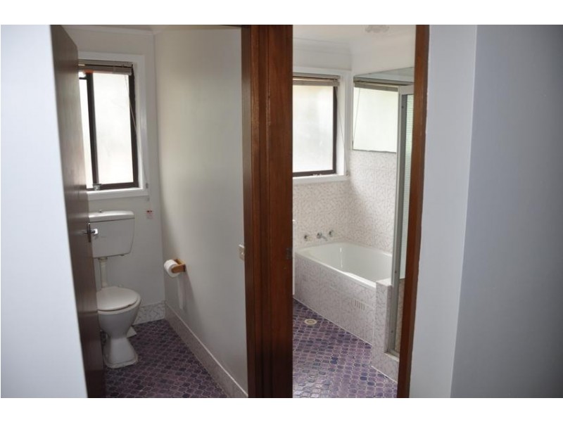 2 Promenade Avenue, Bateau Bay NSW 2261