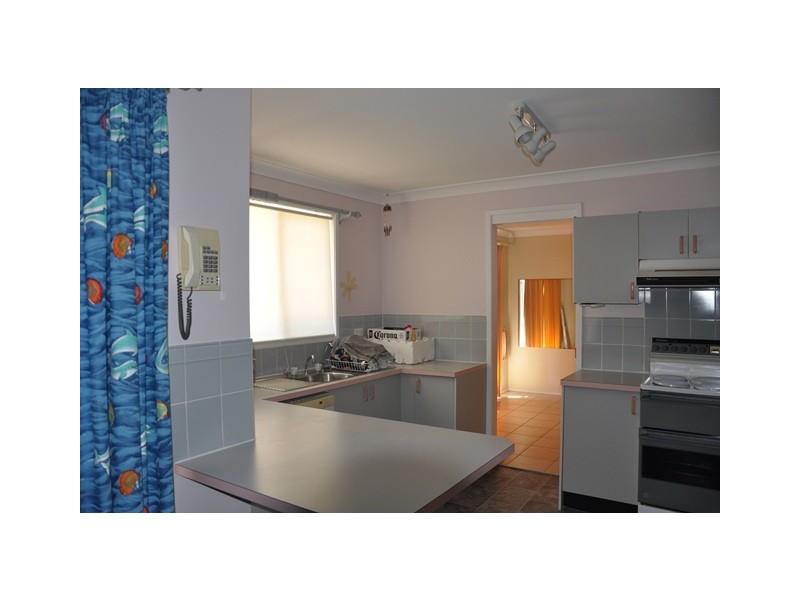 2 A Promenade Street, Bateau Bay NSW 2261