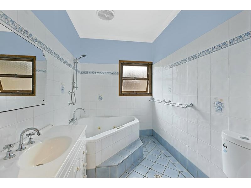 39 Bundilla Pde, Berkeley Vale NSW 2261