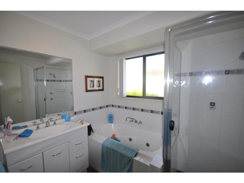 8 Riverbend Drive, Canungra QLD 4275