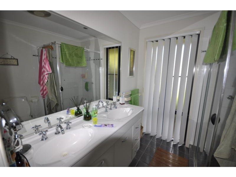 8 Riverbend Drive, Canungra QLD 4275