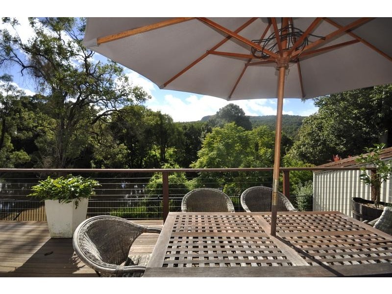 8 Riverbend Drive, Canungra QLD 4275