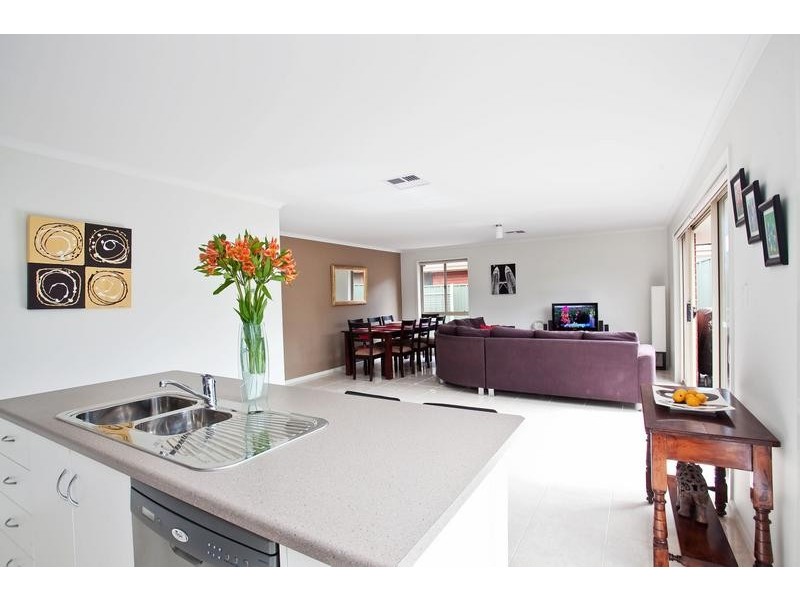 15 Ambrosini Court, Woodcroft SA 5162