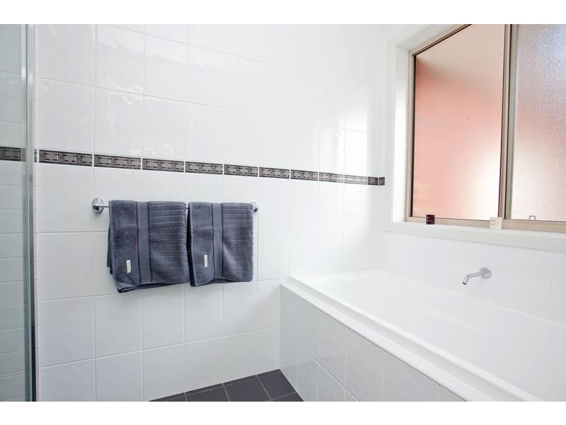 15 Ambrosini Court, Woodcroft SA 5162