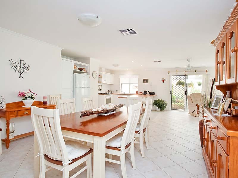 24 Hall Crescent, Old Noarlunga SA 5168