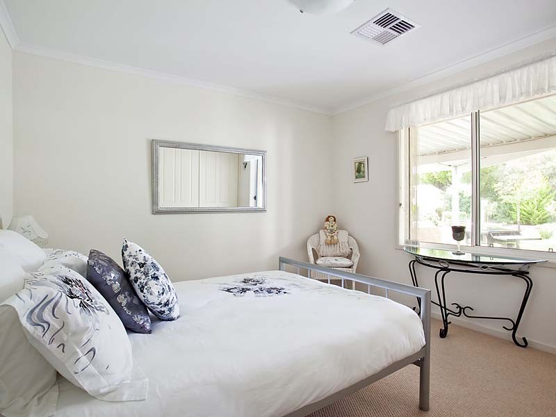 24 Hall Crescent, Old Noarlunga SA 5168