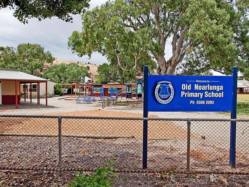 24 Hall Crescent, Old Noarlunga SA 5168