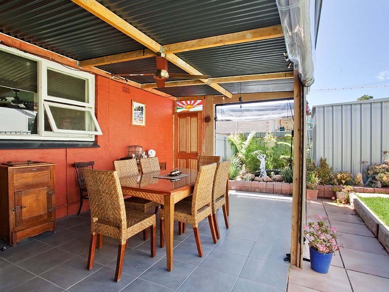 8 Sedunary Road, Morphett Vale SA 5162