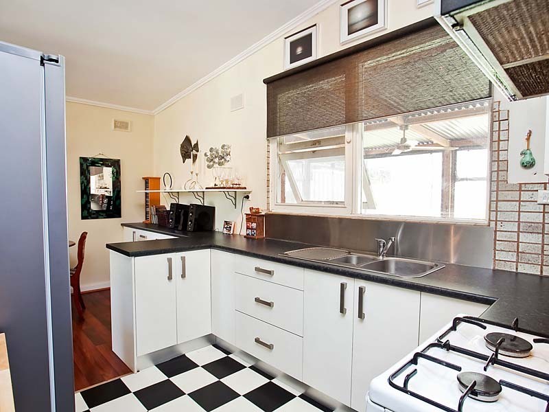 8 Sedunary Road, Morphett Vale SA 5162