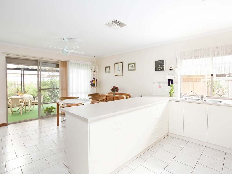 30 Tobin Crescent, Woodcroft SA 5162