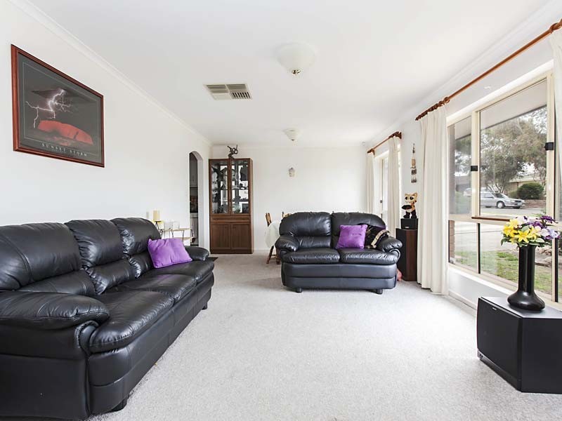 9 Blaxland Avenue, Woodcroft SA 5162