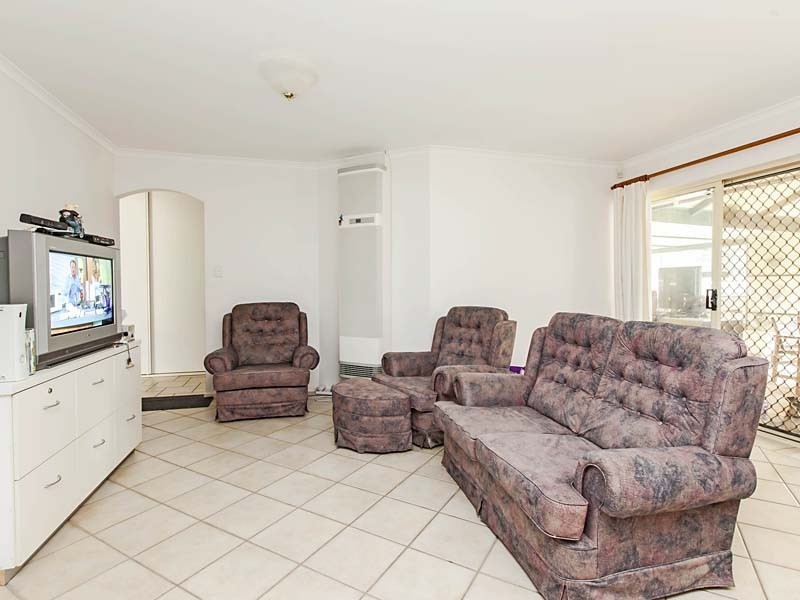 9 Blaxland Avenue, Woodcroft SA 5162