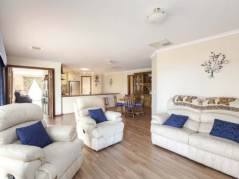 12 Perin Avenue, Woodcroft SA 5162