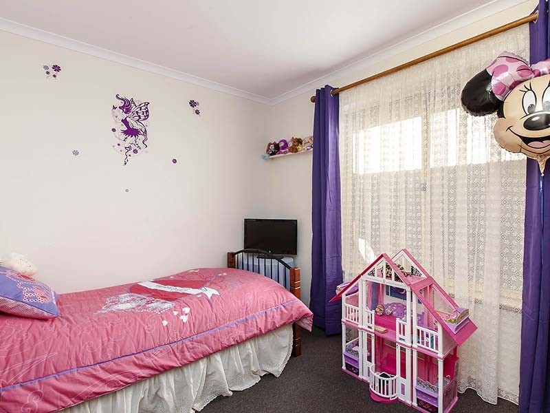 12 Perin Avenue, Woodcroft SA 5162