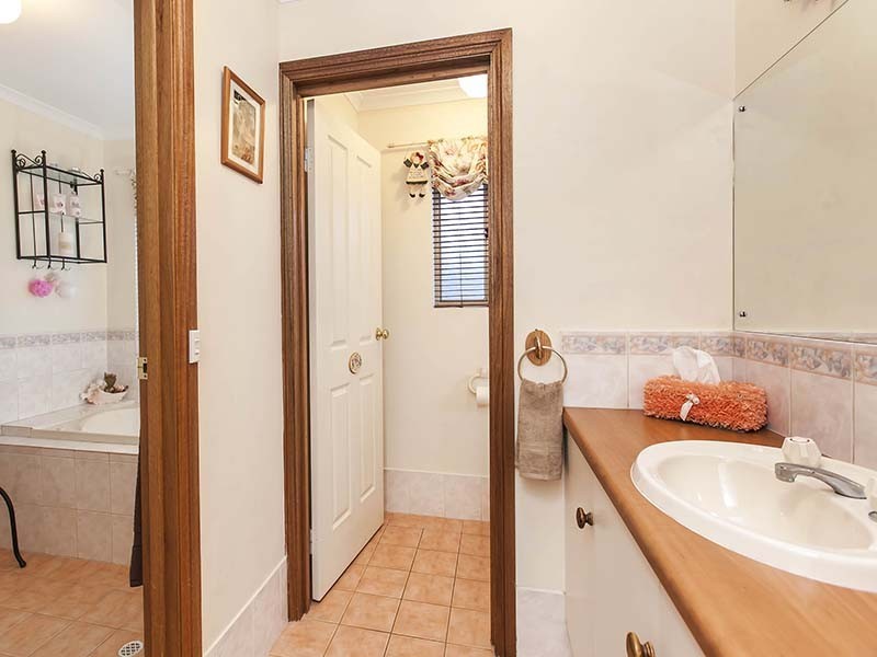 12 Perin Avenue, Woodcroft SA 5162