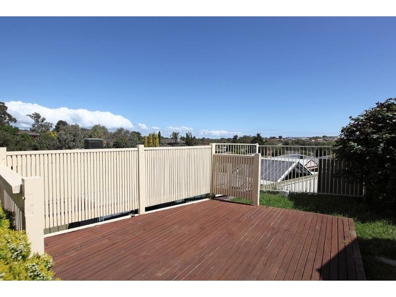 30 Hendrix Crescent, Woodcroft SA 5162