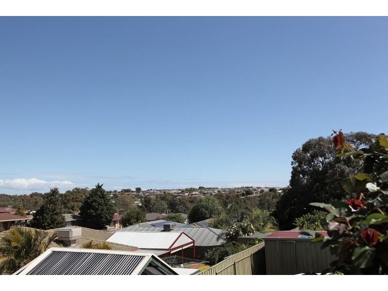 30 Hendrix Crescent, Woodcroft SA 5162