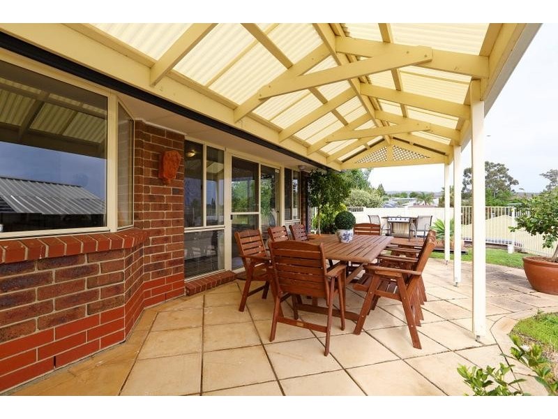 30 Hendrix Crescent, Woodcroft SA 5162