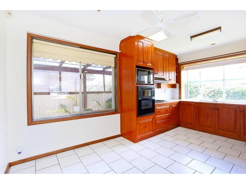 15 Warwick Grove, Morphett Vale SA 5162