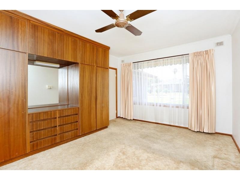 15 Warwick Grove, Morphett Vale SA 5162