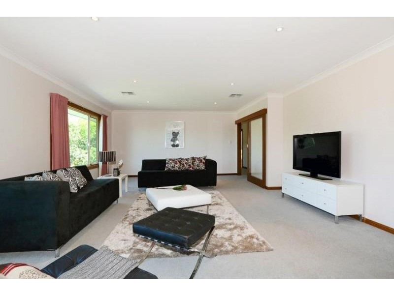 14 Hub Drive, Aberfoyle Park SA 5159