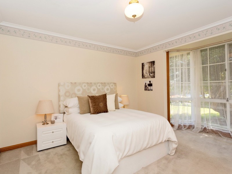 24 Lapwing Street, Hallett Cove SA 5158