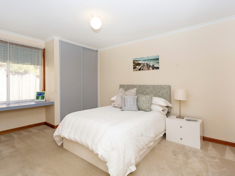 24 Lapwing Street, Hallett Cove SA 5158