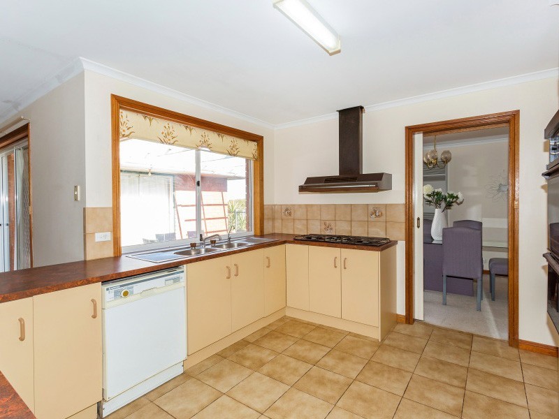 24 Lapwing Street, Hallett Cove SA 5158