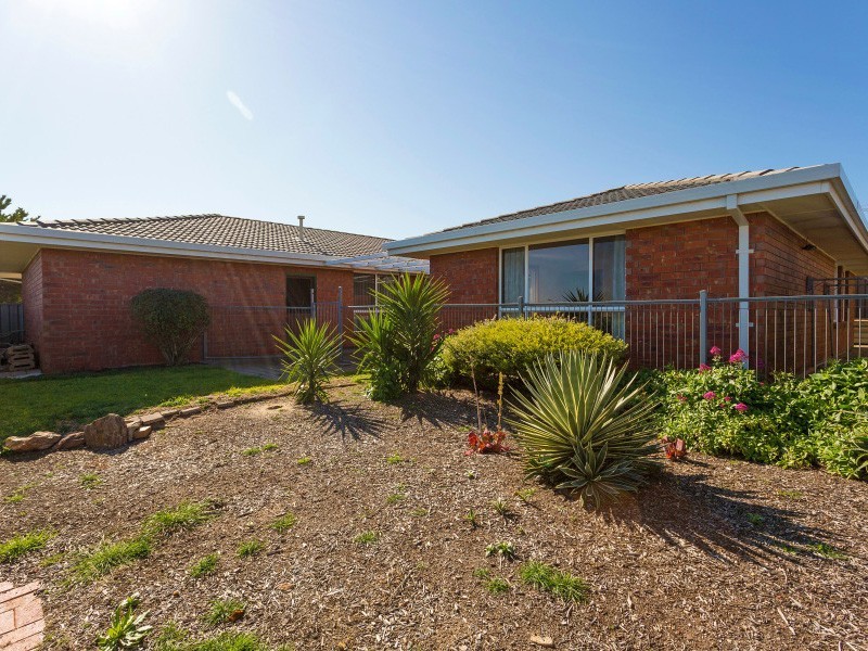 24 Lapwing Street, Hallett Cove SA 5158